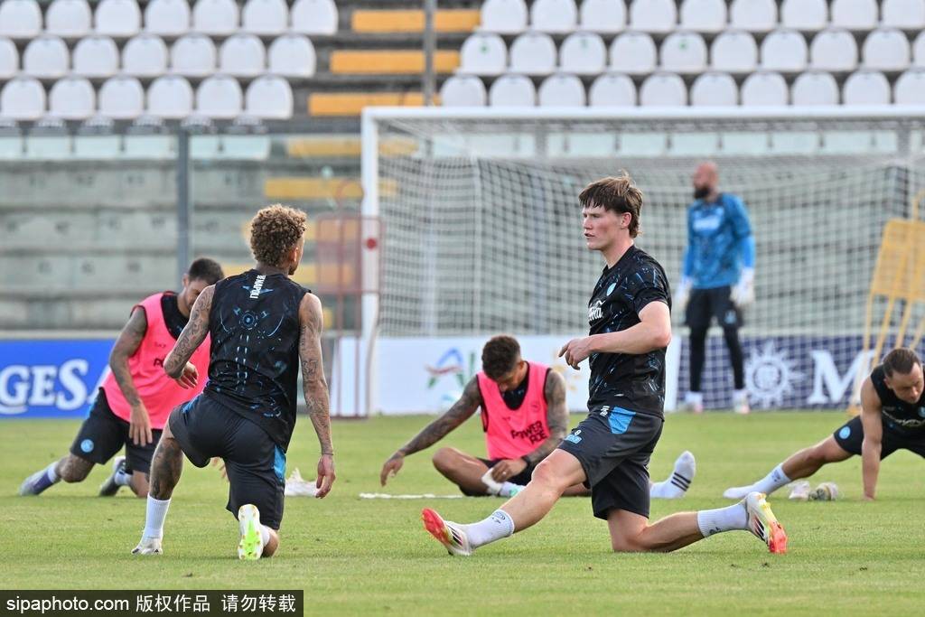 包含萨索洛客场力克维罗纳,取得关键胜利的词条 包含萨索洛客场力克维罗纳,取得关键胜利的词条