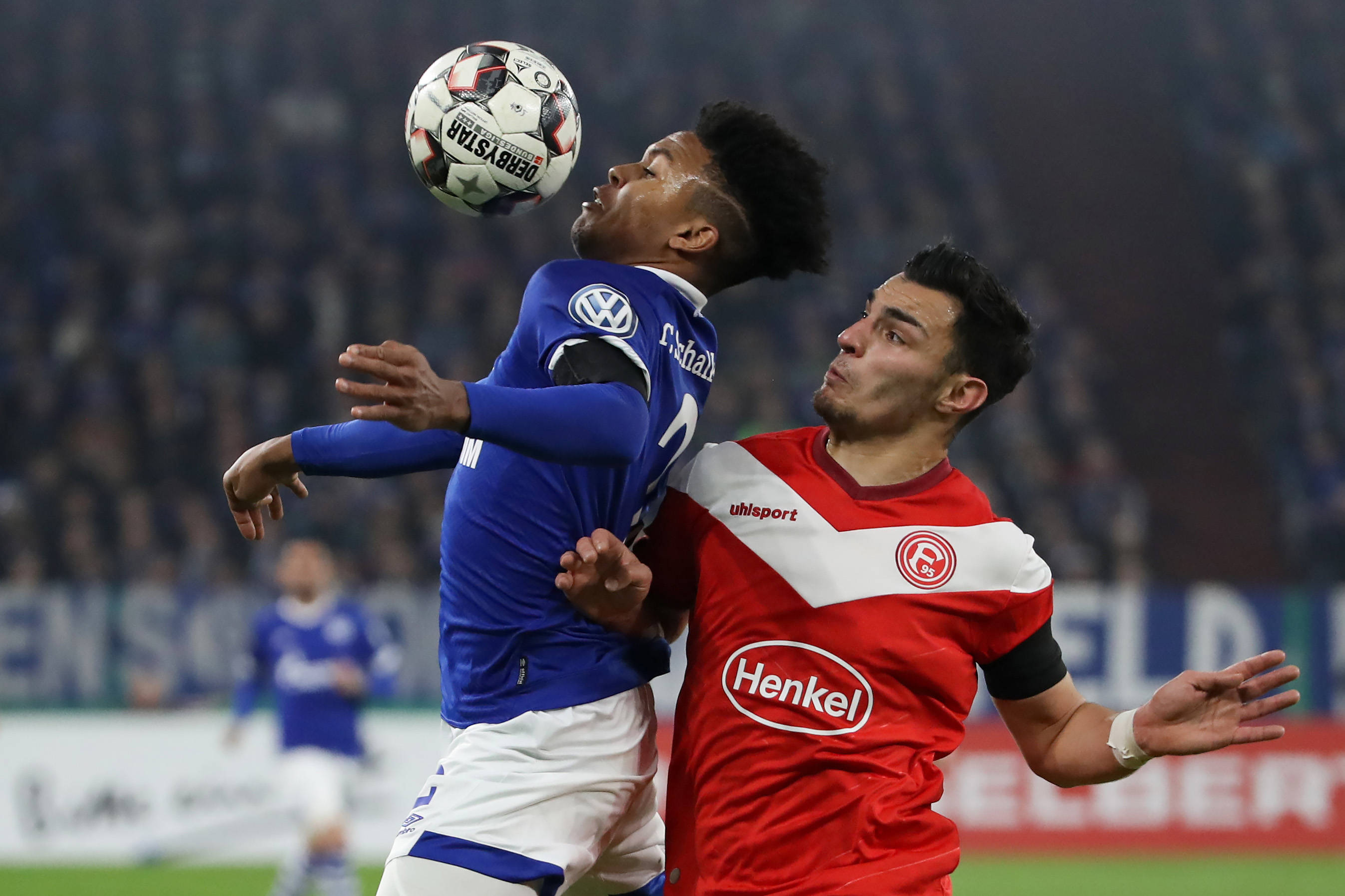 杏彩体育网站-包含沙尔克客场逼平云达不莱梅，继续不败的词条