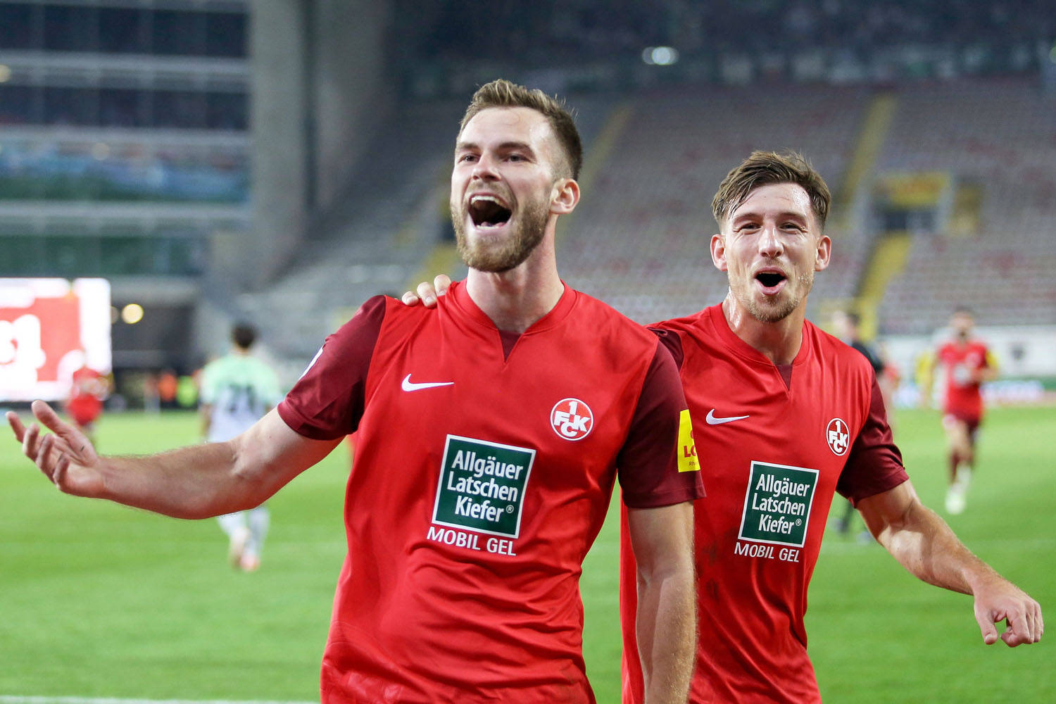 包含沙尔克客场逼平云达不莱梅,继续不败的词条 包含沙尔克客场逼平云达不莱梅,继续不败的词条