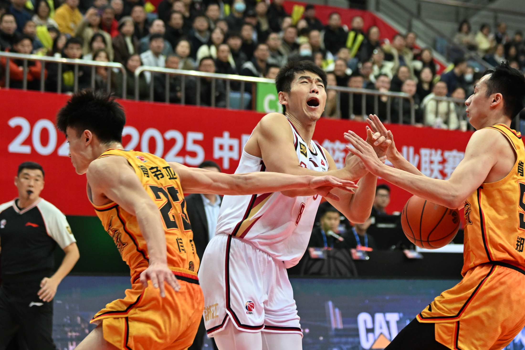 杏彩体育官方入口-浙江男篮险胜，场上紧张局势瞬息万变的简单介绍