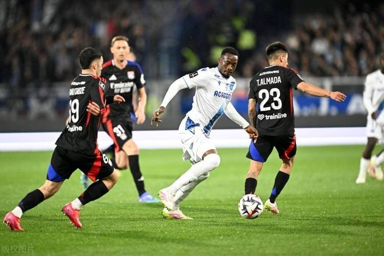 杏彩体育-包含里尔在法甲联赛中取得胜利，排名上升的词条