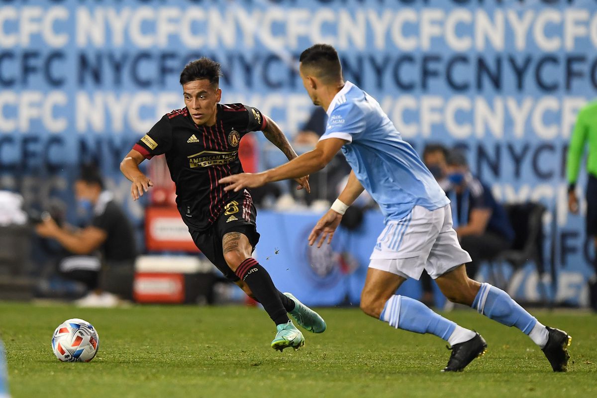 杏彩体育亚洲官网-亚特兰大球员集体庆祝胜利，备战下一场的简单介绍