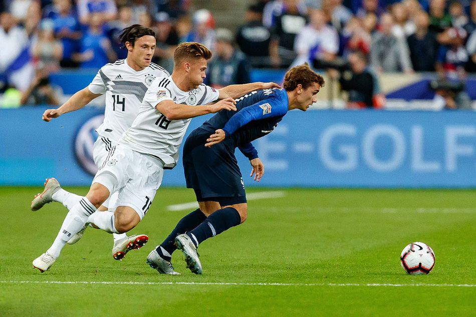 切塞纳梅开二度，助球队逆转晋级