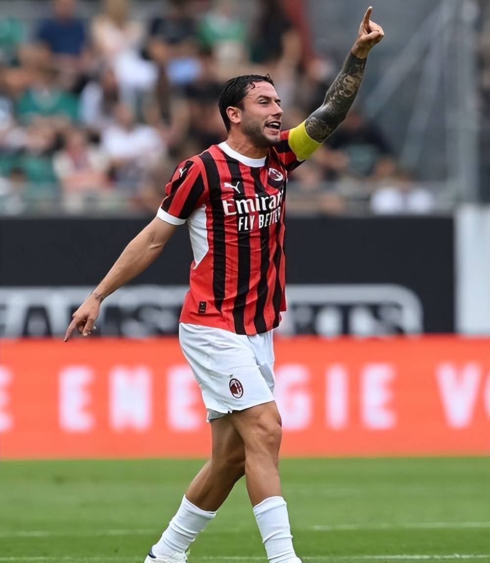 AC米兰后卫特奥:在场上要保持冷静,防守端不能掉链子的简单介绍 AC米兰后卫特奥:在场上要保持冷静,防守端不能掉链子的简单介绍