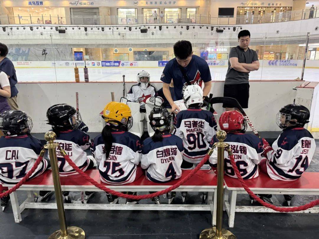 包含冰球混合团体赛季军惊艳表演的词条