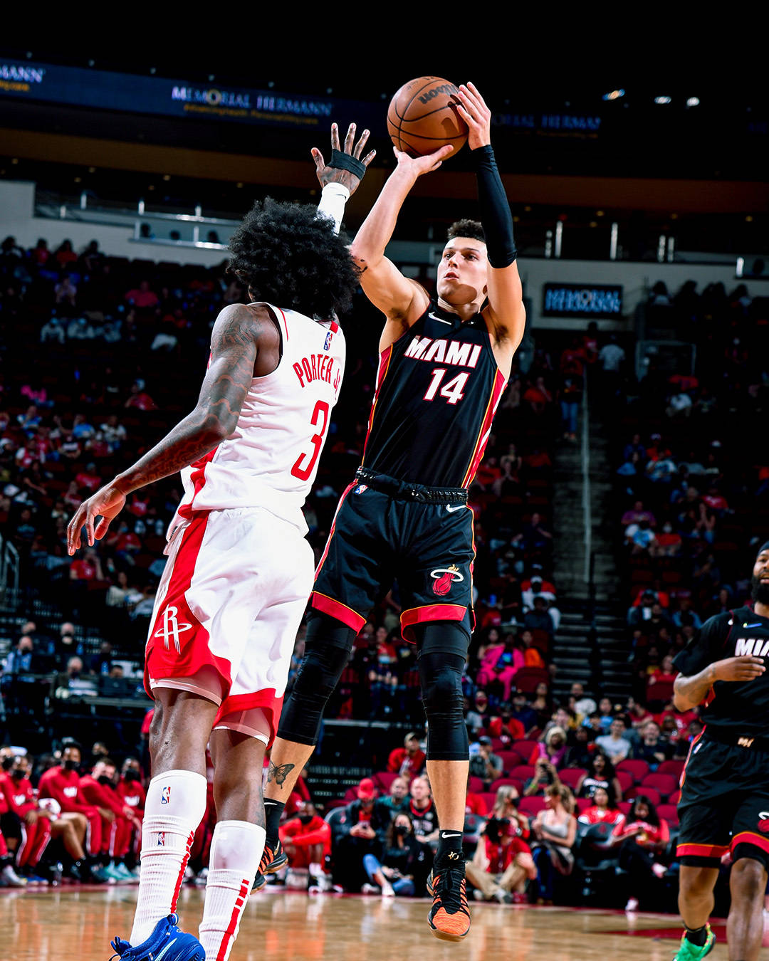 热火双核火力全开，横扫山猫