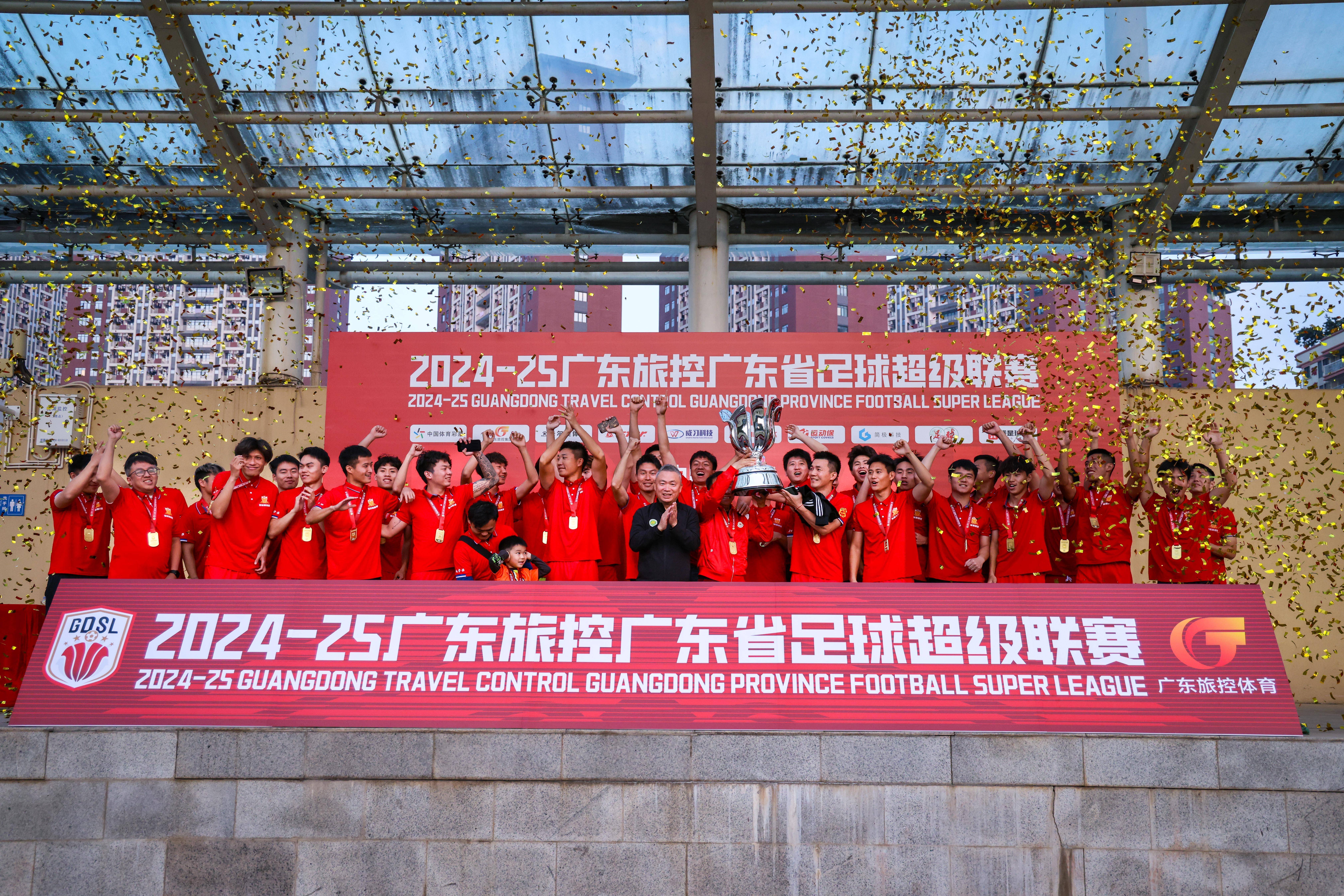 杏彩体育网页版-足球比赛实力横跨两队，备战冠军争夺