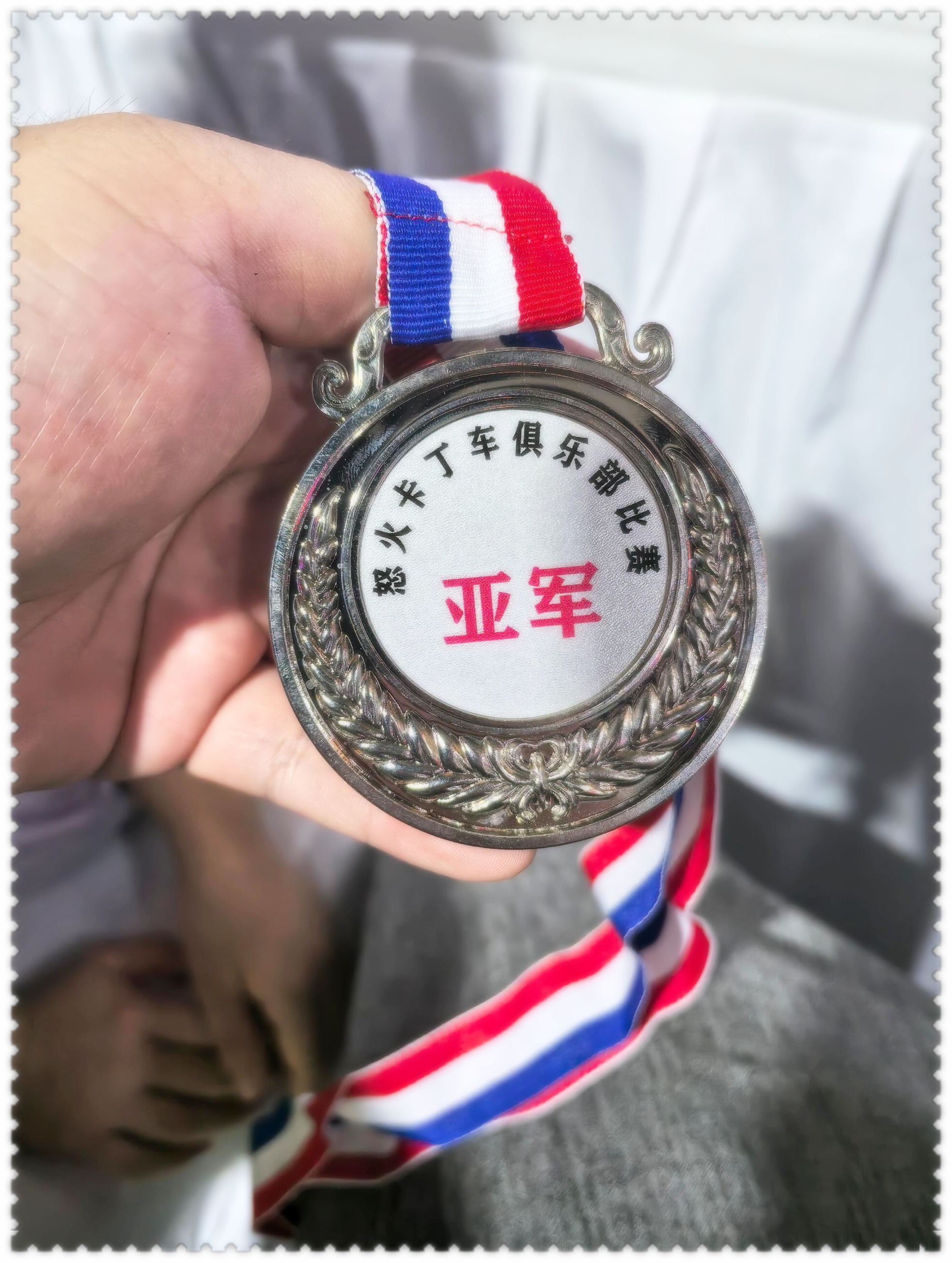 匈牙利运动员喜获三枚奖牌，受瞩目