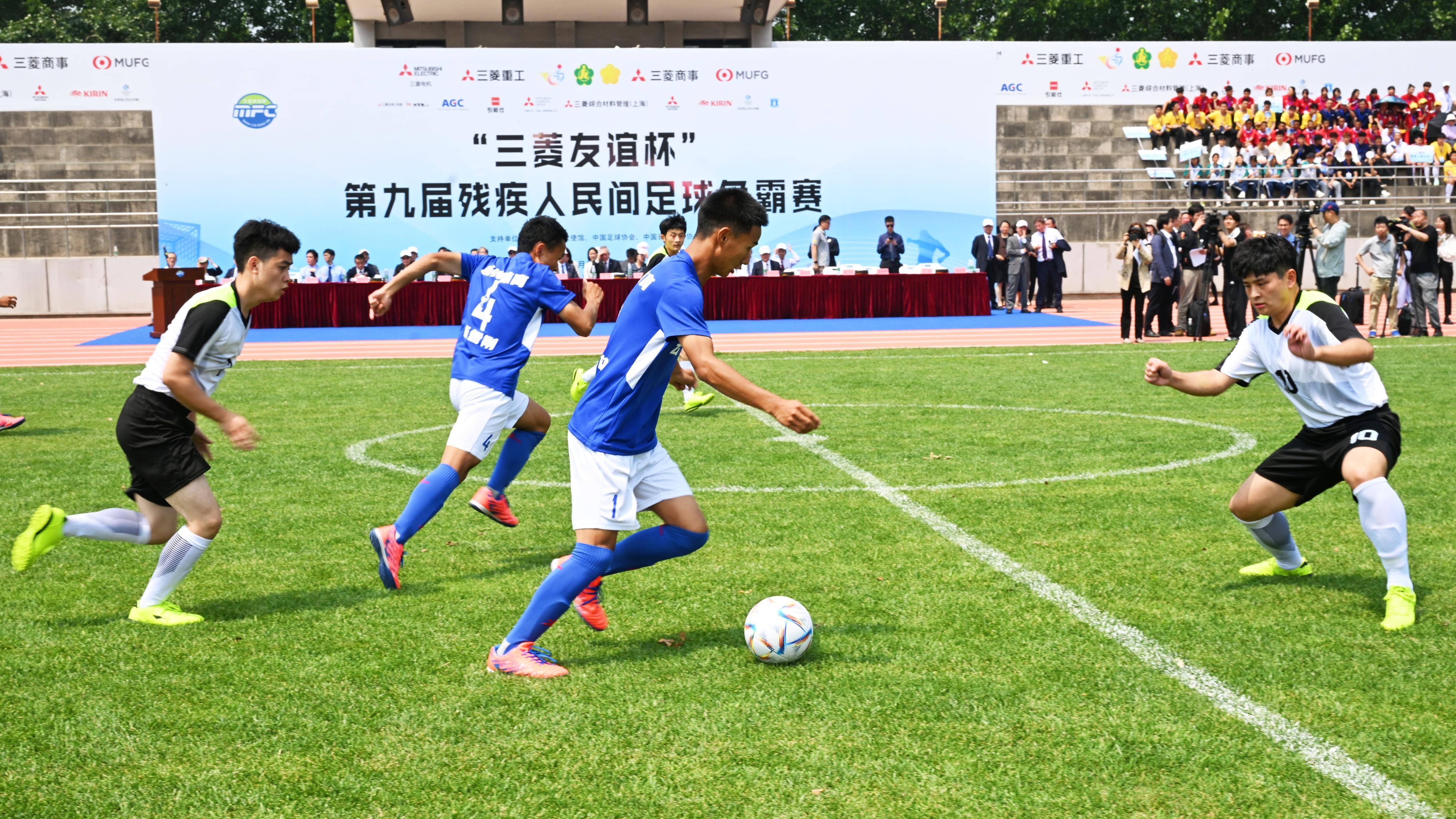 传奇名将归来，足球队伍再次壮大争霸的简单介绍