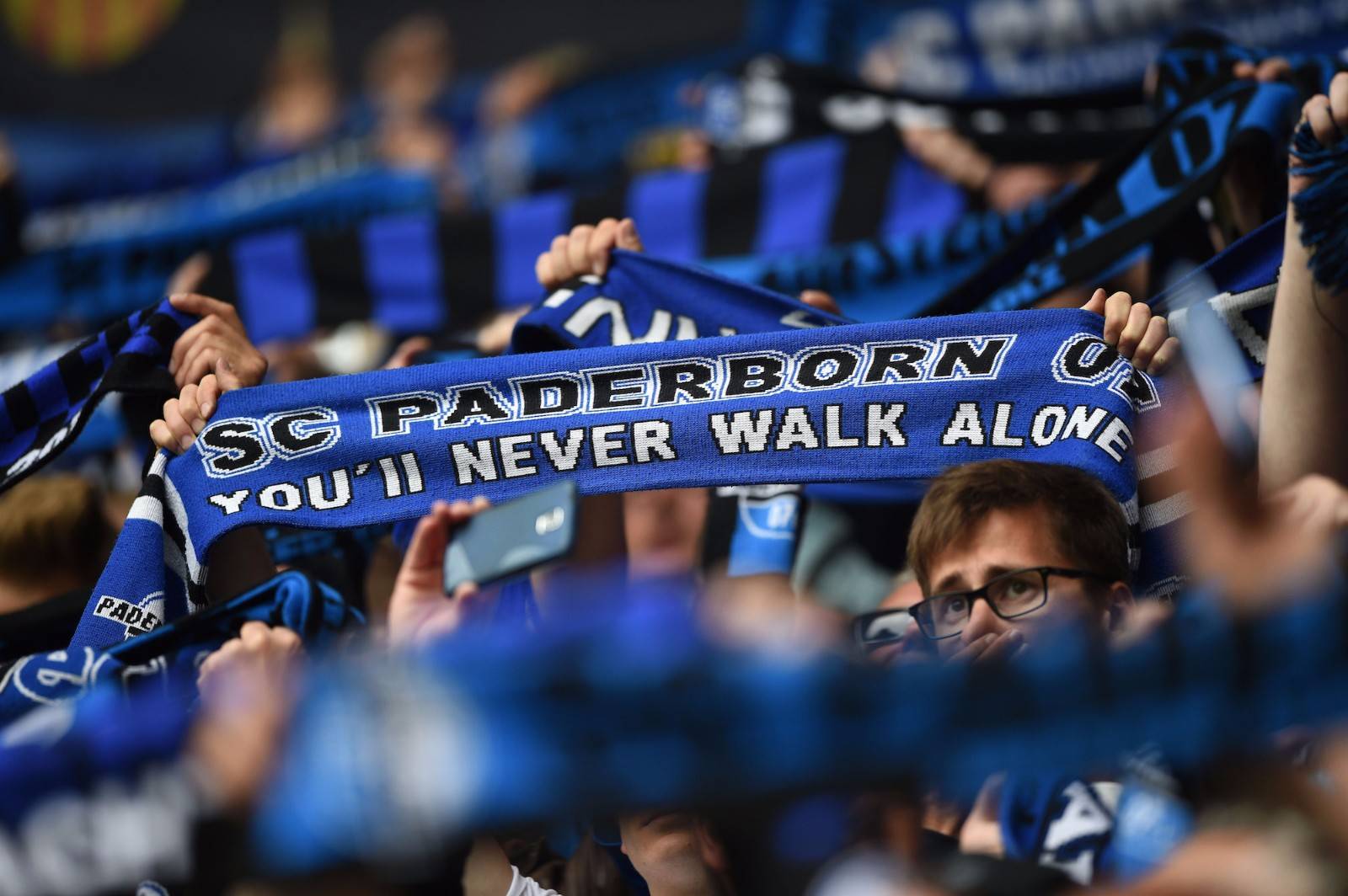 纷繁对垒!欧洲球赛强队厮杀,球迷狂热的简单介绍 纷繁对垒!欧洲球赛强队厮杀,球迷狂热的简单介绍