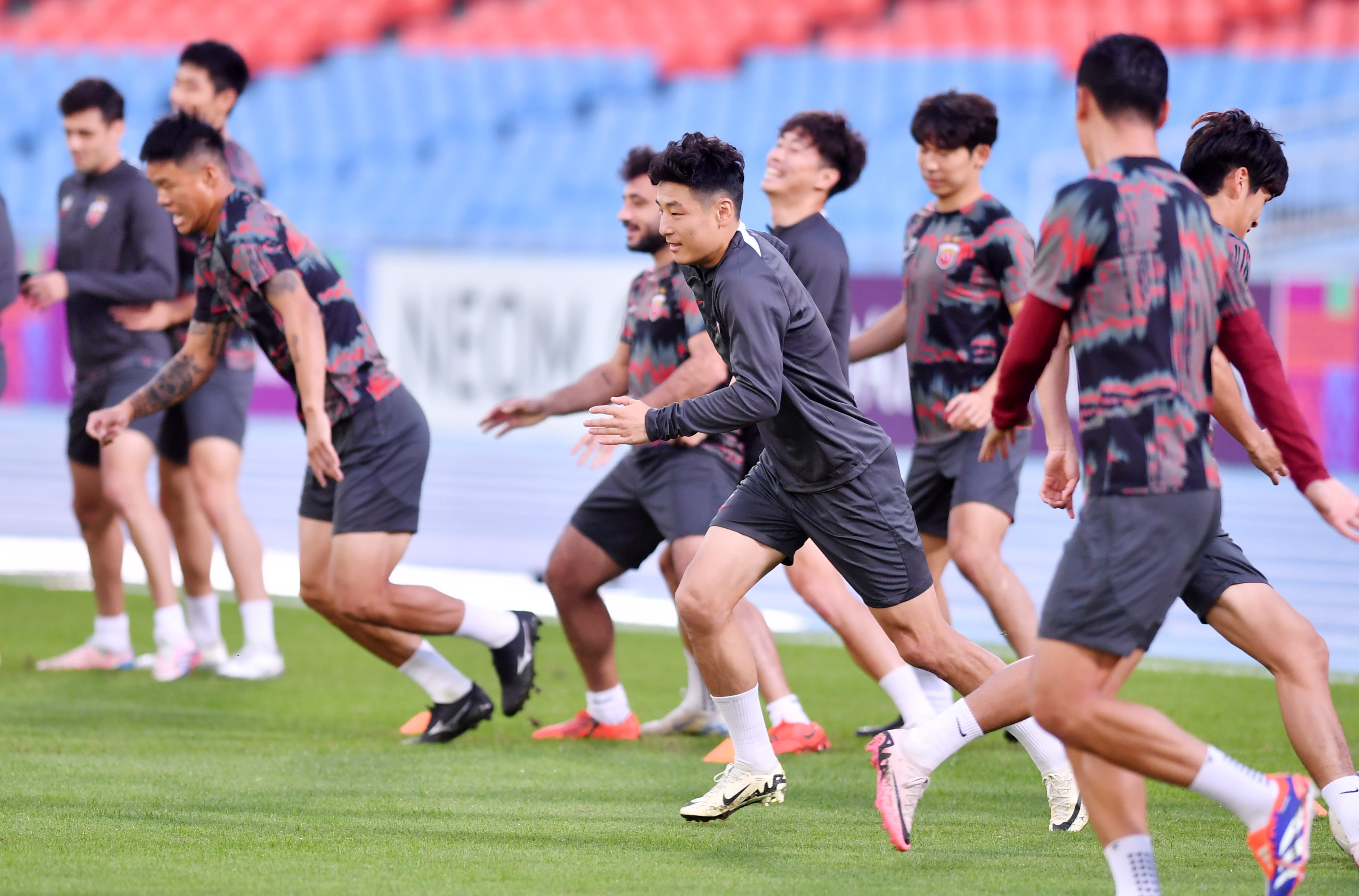 上海队备战季后赛,球员状态稳定 上海队备战季后赛,球员状态稳定