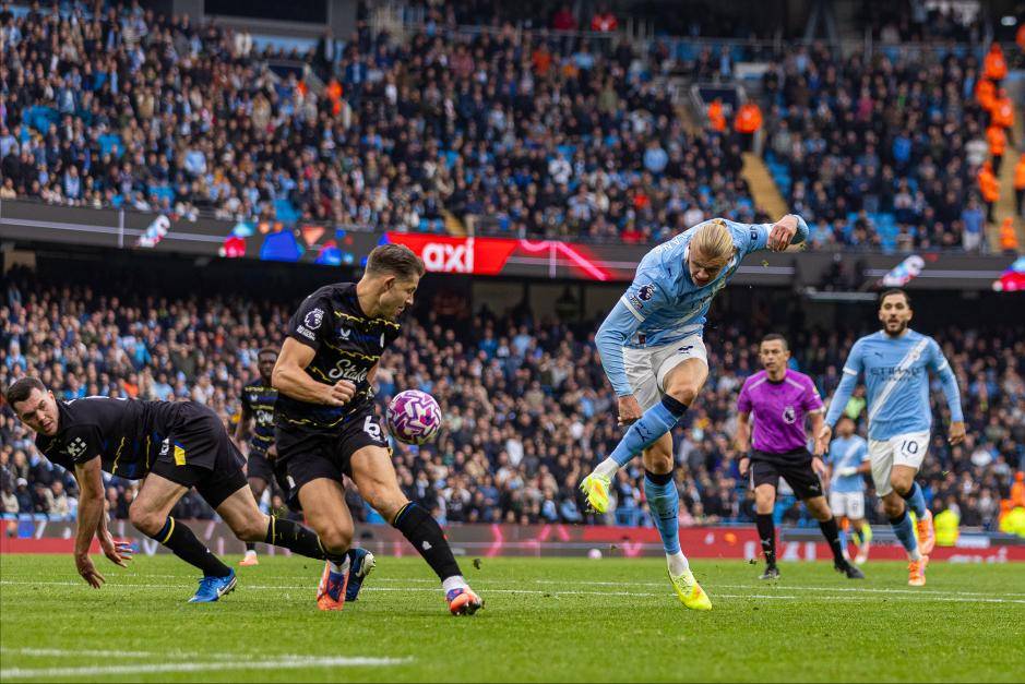 曼城客场击败维拉，继续保持不败